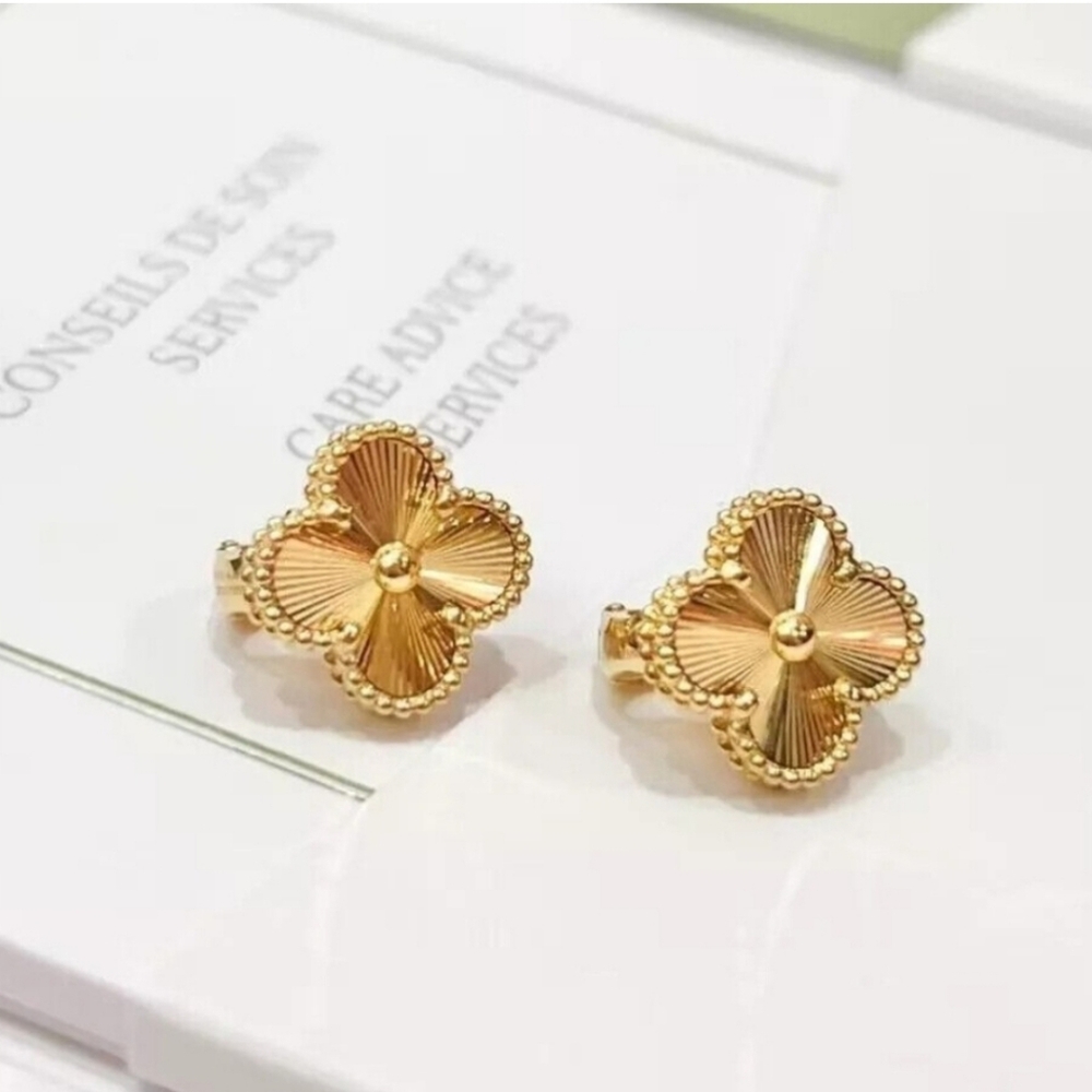 Elegant Gold Flower Earrings